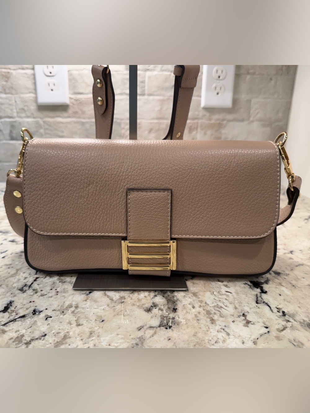 Divina Firenze NWOT Pebbled Taupe Shoulder/Crossbody Bag